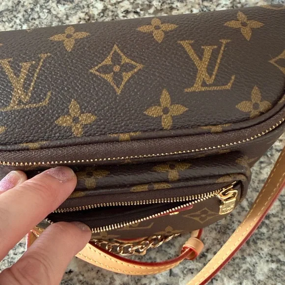 Louis Vuitton Mini Bum Bag - Picture 12 of 16